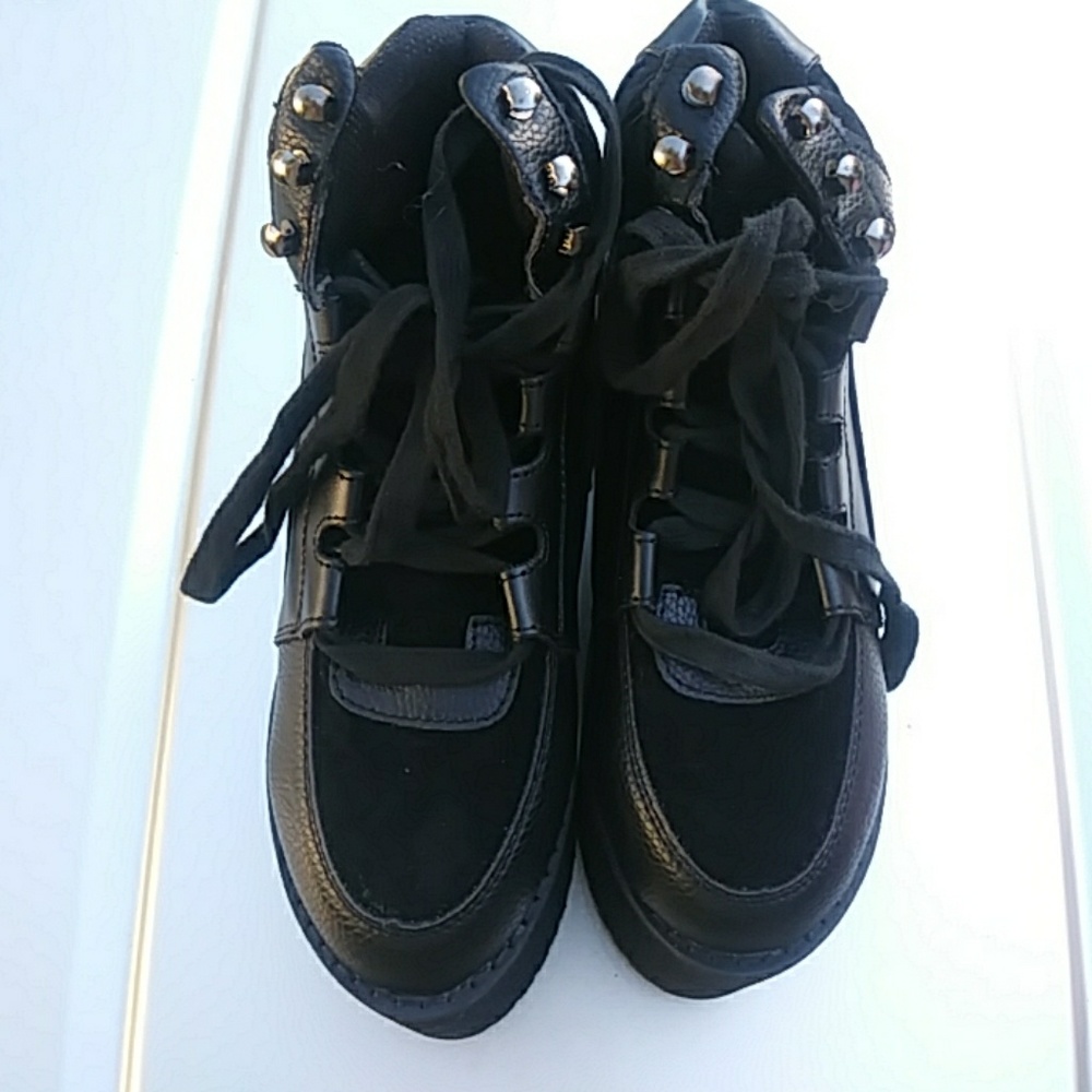 Platforms - Picture 4 of 4
